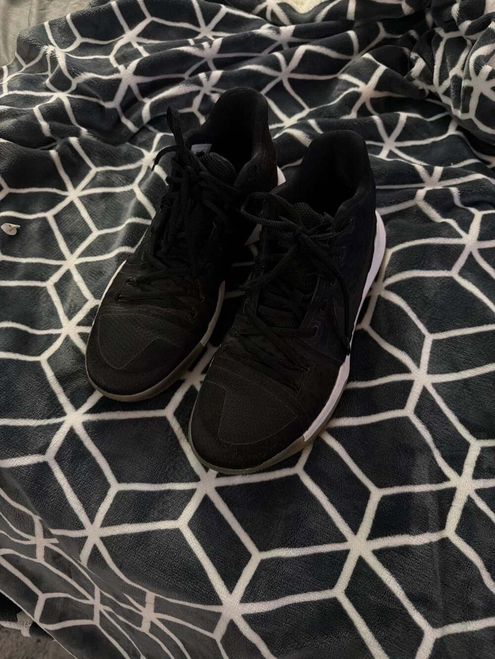 Nike Kyrie 3 Black Ice Multi-Color Basketball Shoes Size 10